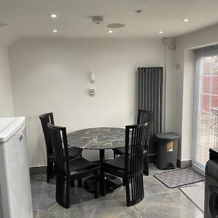 Villa 2 Bed House Sleeps 4-5 Liverpool Esterno foto