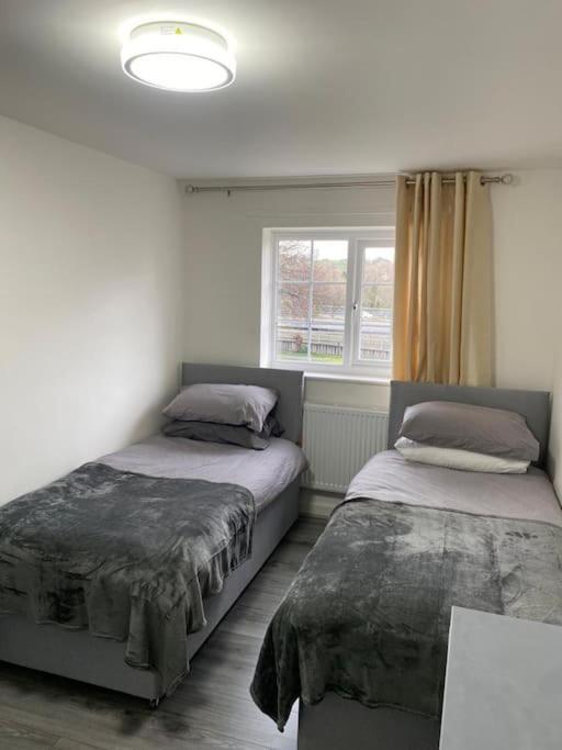 Villa 2 Bed House Sleeps 4-5 Liverpool Esterno foto
