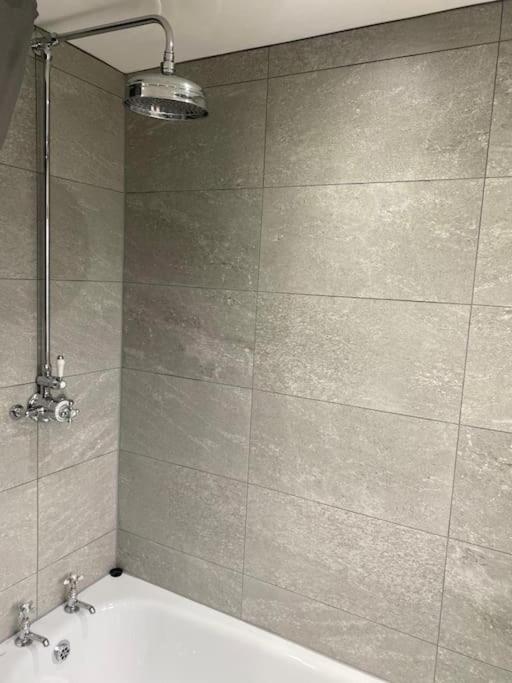 Villa 2 Bed House Sleeps 4-5 Liverpool Esterno foto