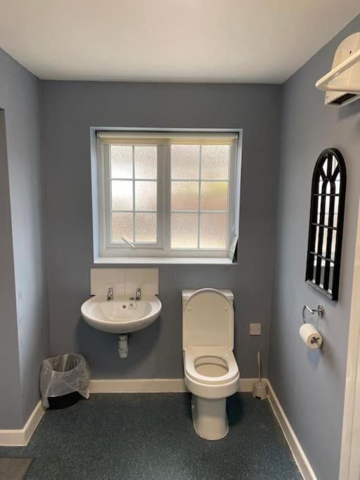 Villa 2 Bed House Sleeps 4-5 Liverpool Esterno foto