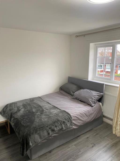 Villa 2 Bed House Sleeps 4-5 Liverpool Esterno foto