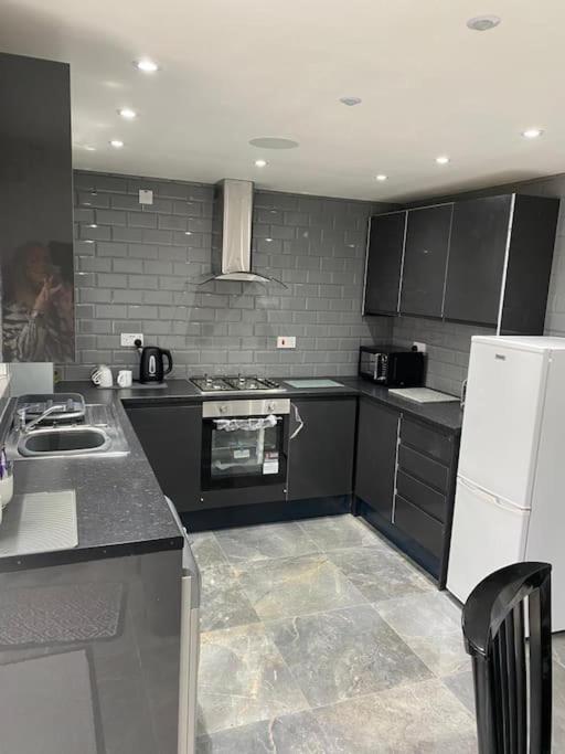 Villa 2 Bed House Sleeps 4-5 Liverpool Esterno foto
